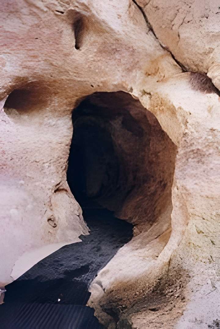 Grotte de Font-de-Gaume aux Eyzies-de-Tayac-Sireuil entrée