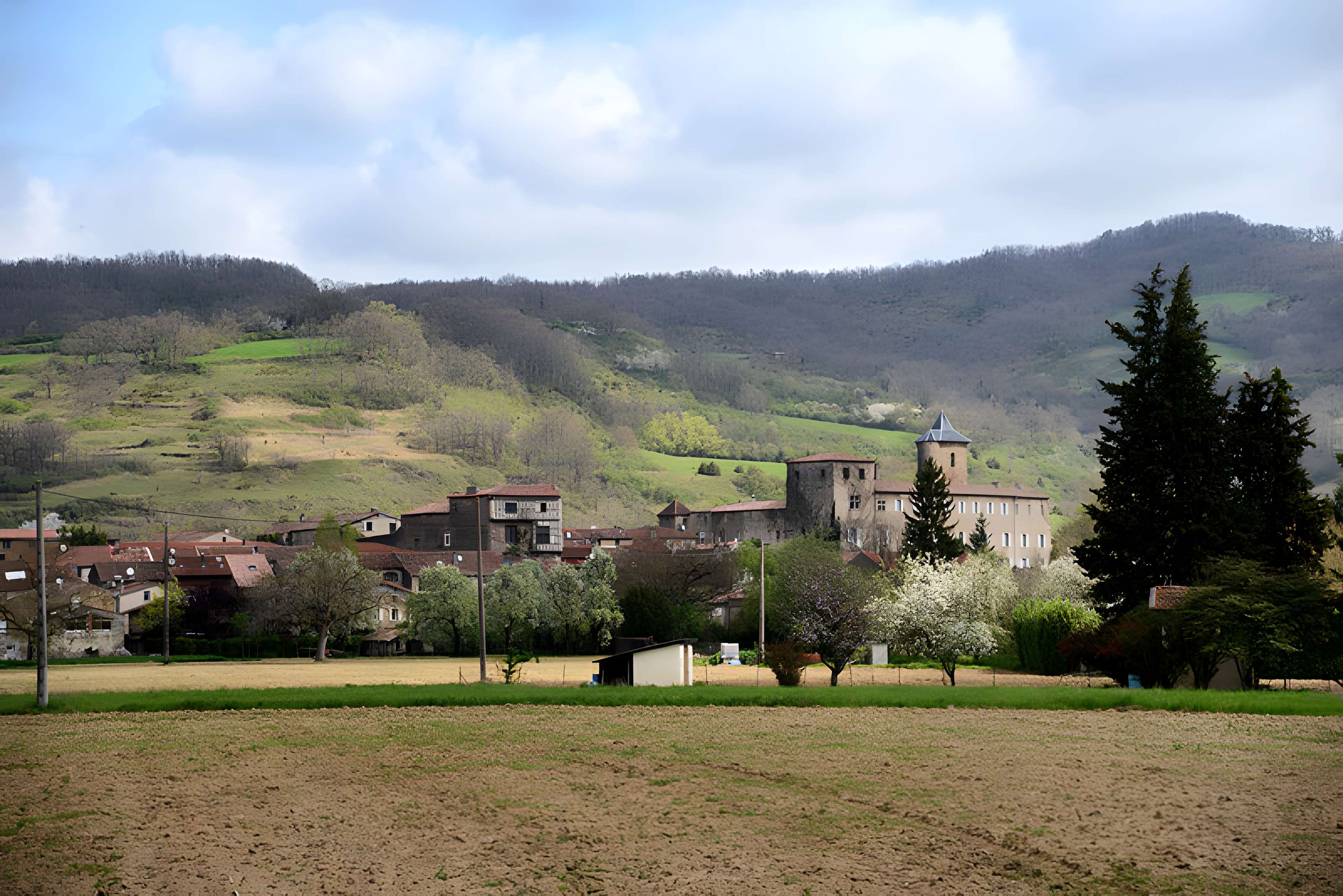 Maison haute à Camon