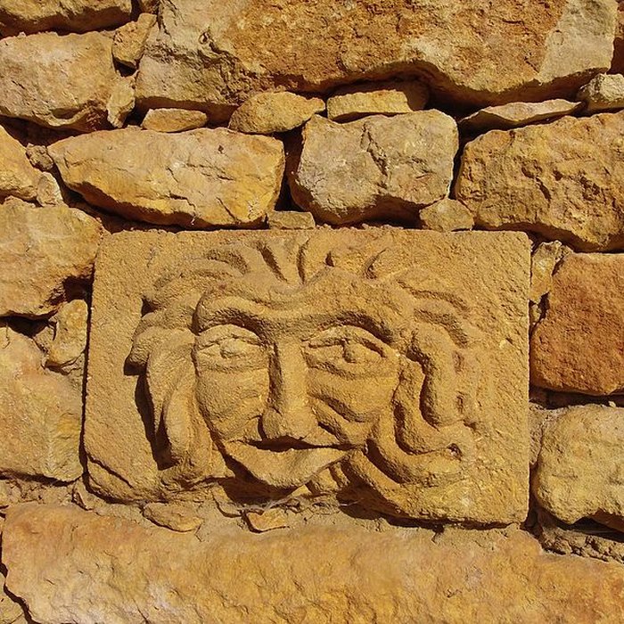 Photo de Grotte ornée de gravures prehistoriques, dite aussi Grotte du Sorcier