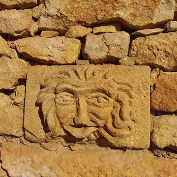 Grotte ornée de gravures prehistoriques, dite aussi Grotte du Sorcier