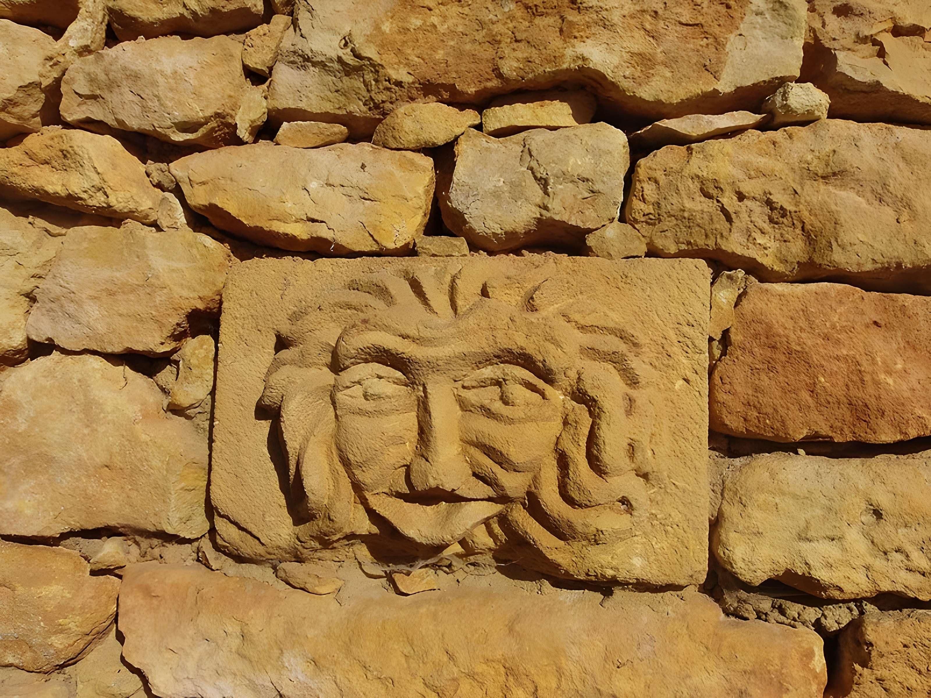 Grotte ornée de gravures prehistoriques, dite aussi Grotte du Sorcier