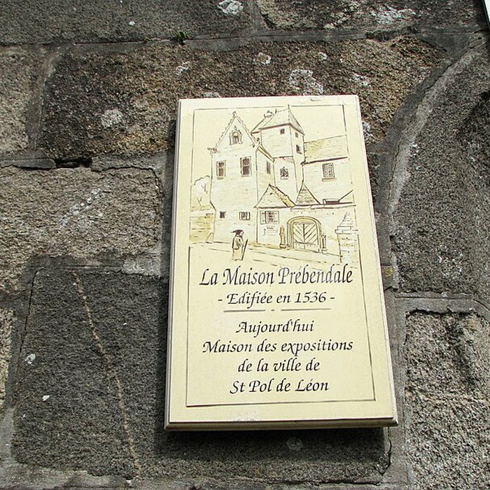 Photo de Maison prébendale, 1 Place du Petit-Cloître à Saint-Pol-de-Léon