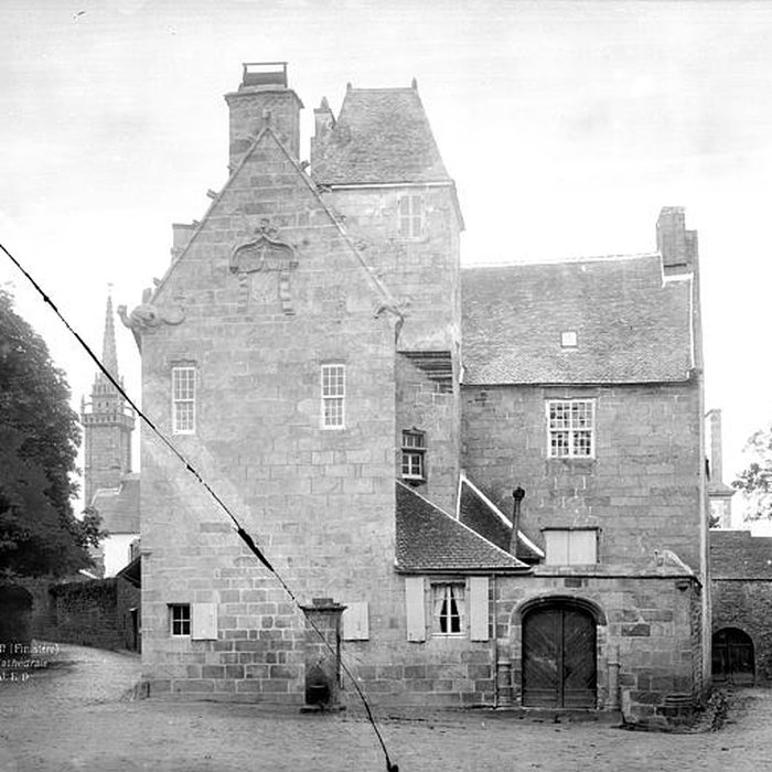 Photo de Maison prébendale, 1 Place du Petit-Cloître à Saint-Pol-de-Léon