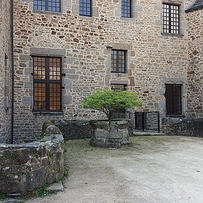 Photo de Maison prébendale, 1 Place du Petit-Cloître à Saint-Pol-de-Léon