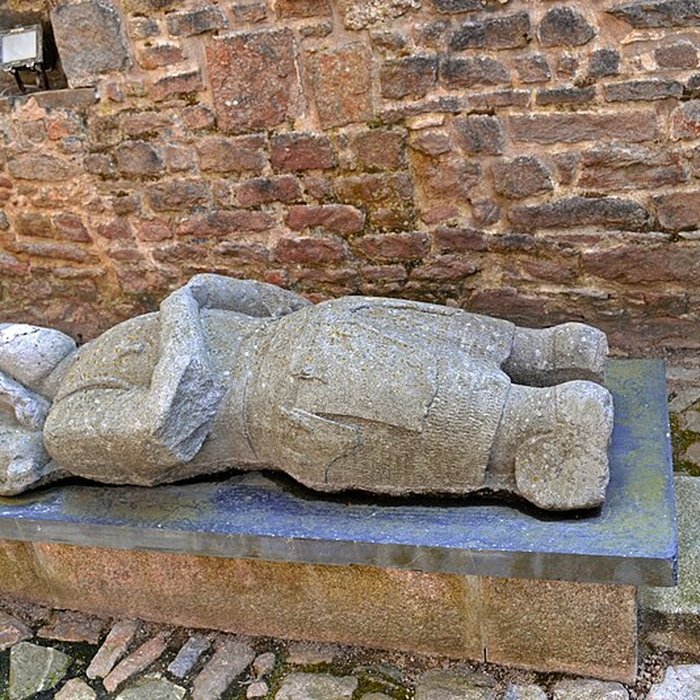 Photo de Maison prébendale, 1 Place du Petit-Cloître à Saint-Pol-de-Léon