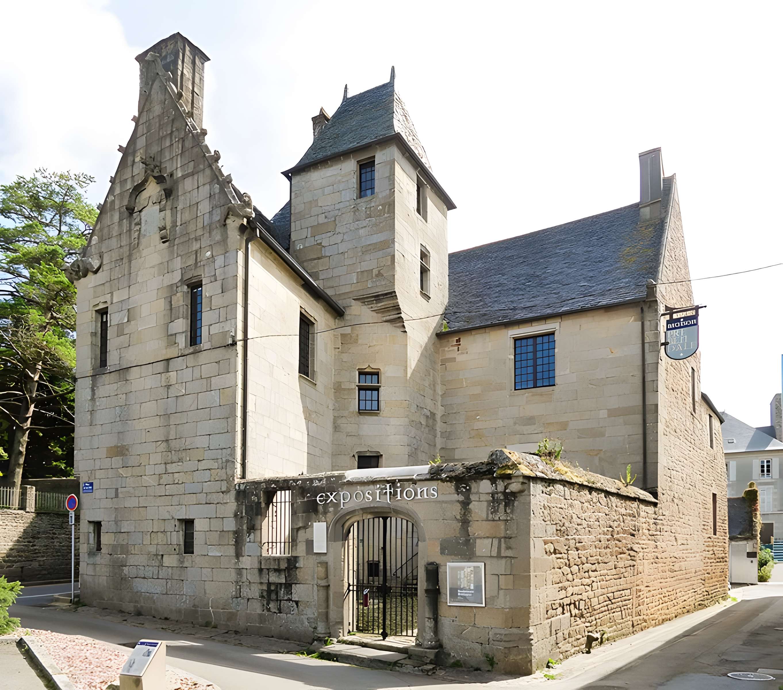 Maison prébendale, 1 Place du Petit-Cloître à Saint-Pol-de-Léon