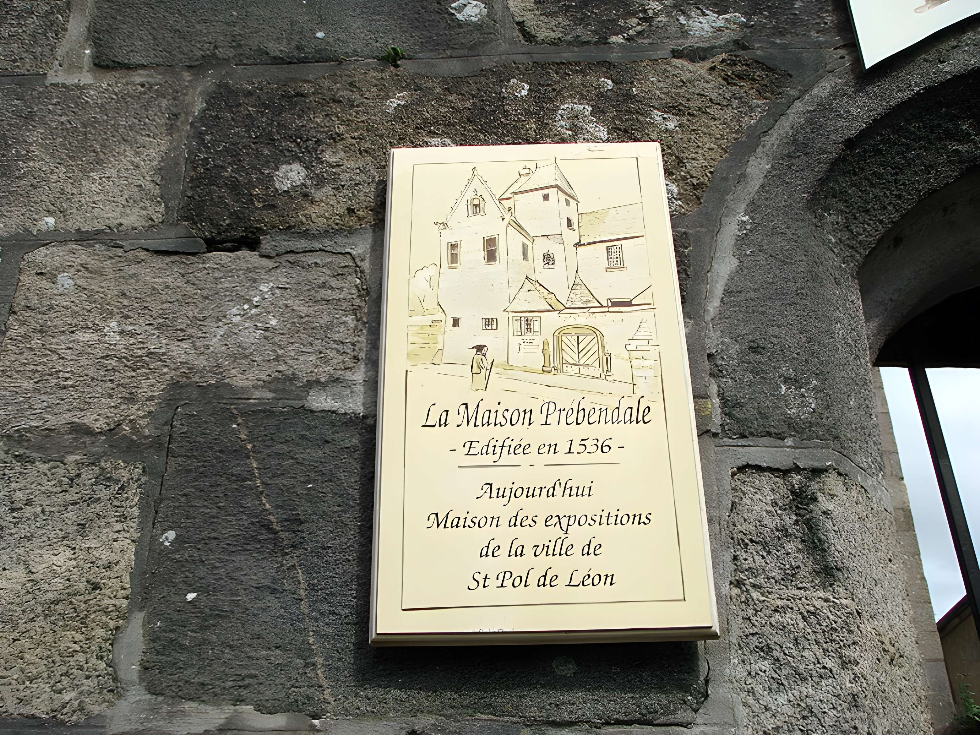 Maison prébendale, 1 Place du Petit-Cloître à Saint-Pol-de-Léon