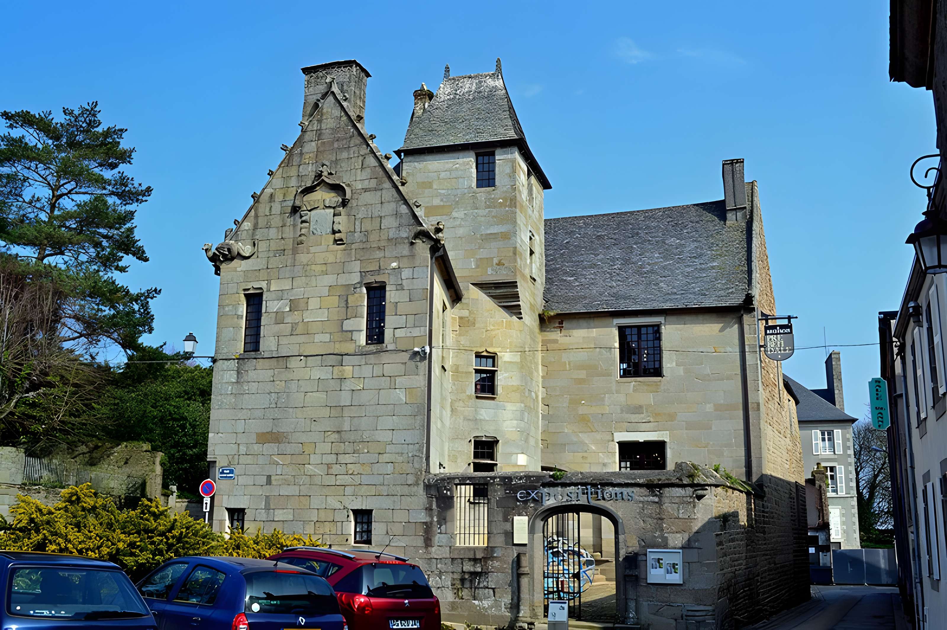 Maison prébendale, 1 Place du Petit-Cloître à Saint-Pol-de-Léon