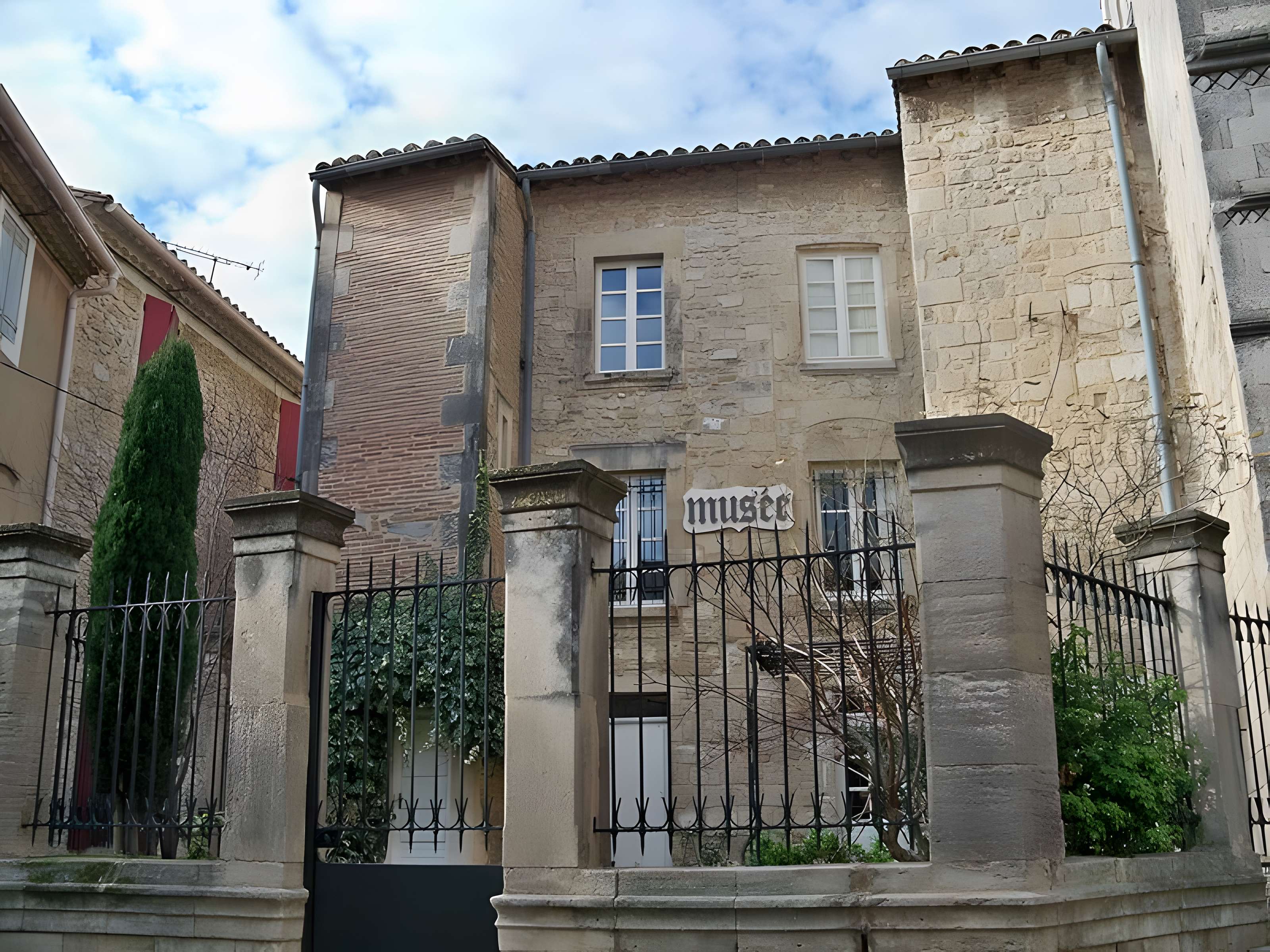 Maison romane de Saint-Gilles