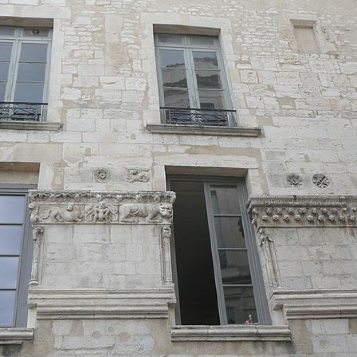 Photo de Maison romane, 1 Rue de la Madeleine à Nîmes