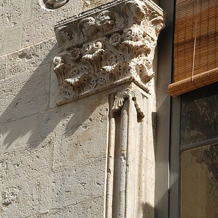 Photo de Maison romane, 1 Rue de la Madeleine à Nîmes