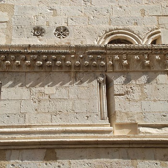 Photo de Maison romane, 1 Rue de la Madeleine à Nîmes