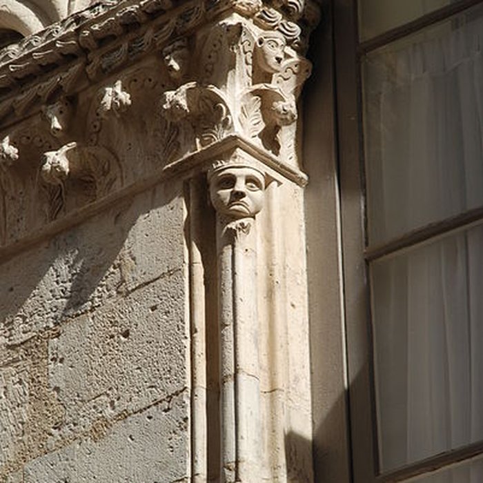 Photo de Maison romane, 1 Rue de la Madeleine à Nîmes