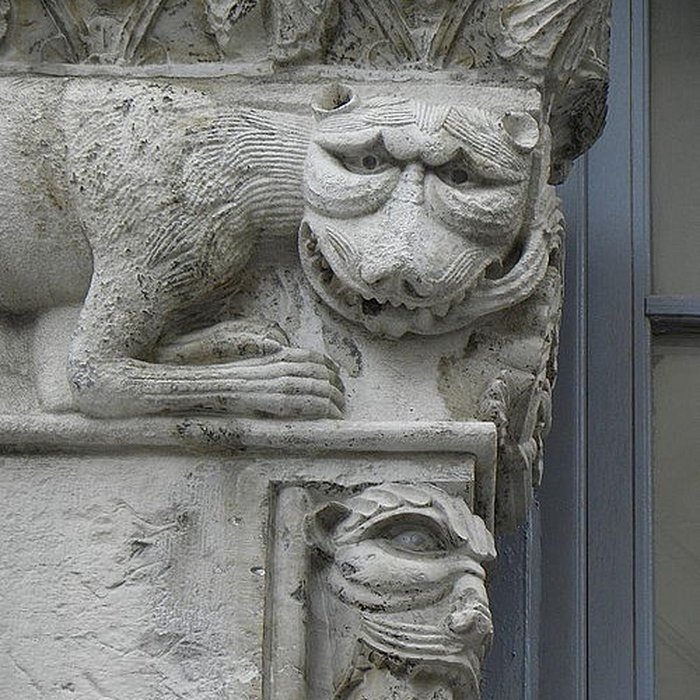 Photo de Maison romane, 1 Rue de la Madeleine à Nîmes