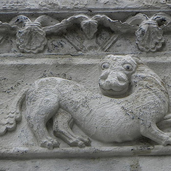 Photo de Maison romane, 1 Rue de la Madeleine à Nîmes