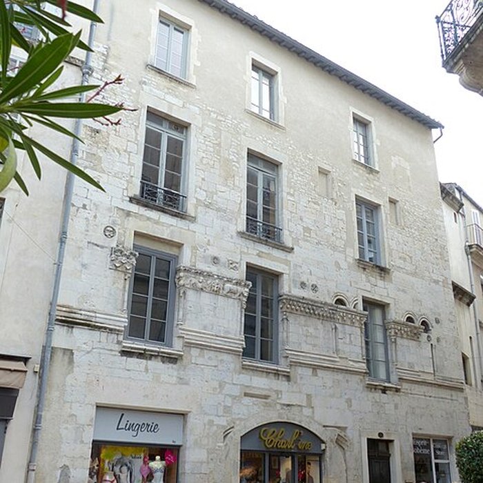 Photo de Maison romane, 1 Rue de la Madeleine à Nîmes