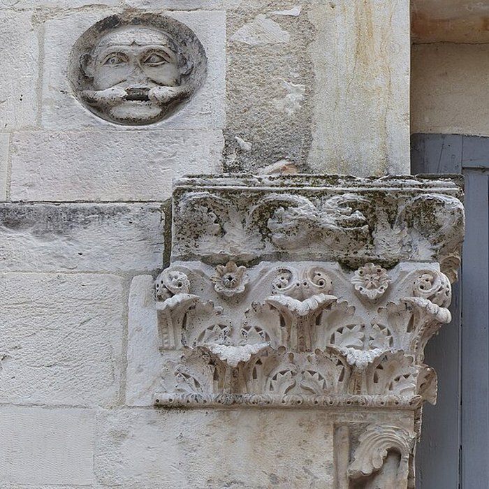 Photo de Maison romane, 1 Rue de la Madeleine à Nîmes