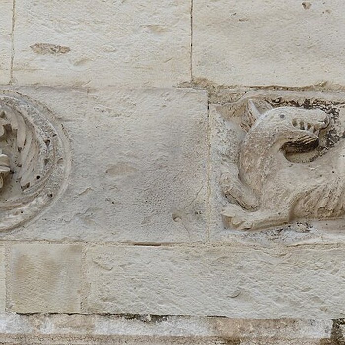 Photo de Maison romane, 1 Rue de la Madeleine à Nîmes