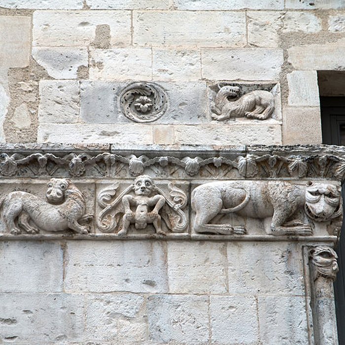 Photo de Maison romane, 1 Rue de la Madeleine à Nîmes