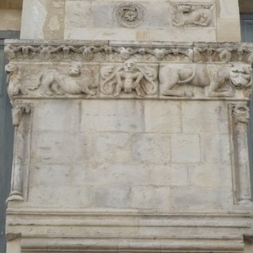 Maison romane, 1 Rue de la Madeleine à Nîmes