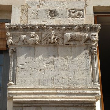 Maison romane, 1 Rue de la Madeleine à Nîmes