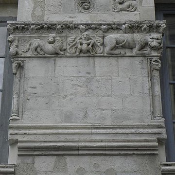 Maison romane, 1 Rue de la Madeleine à Nîmes