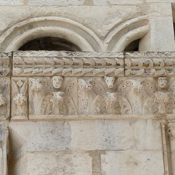 Maison romane, 1 Rue de la Madeleine à Nîmes