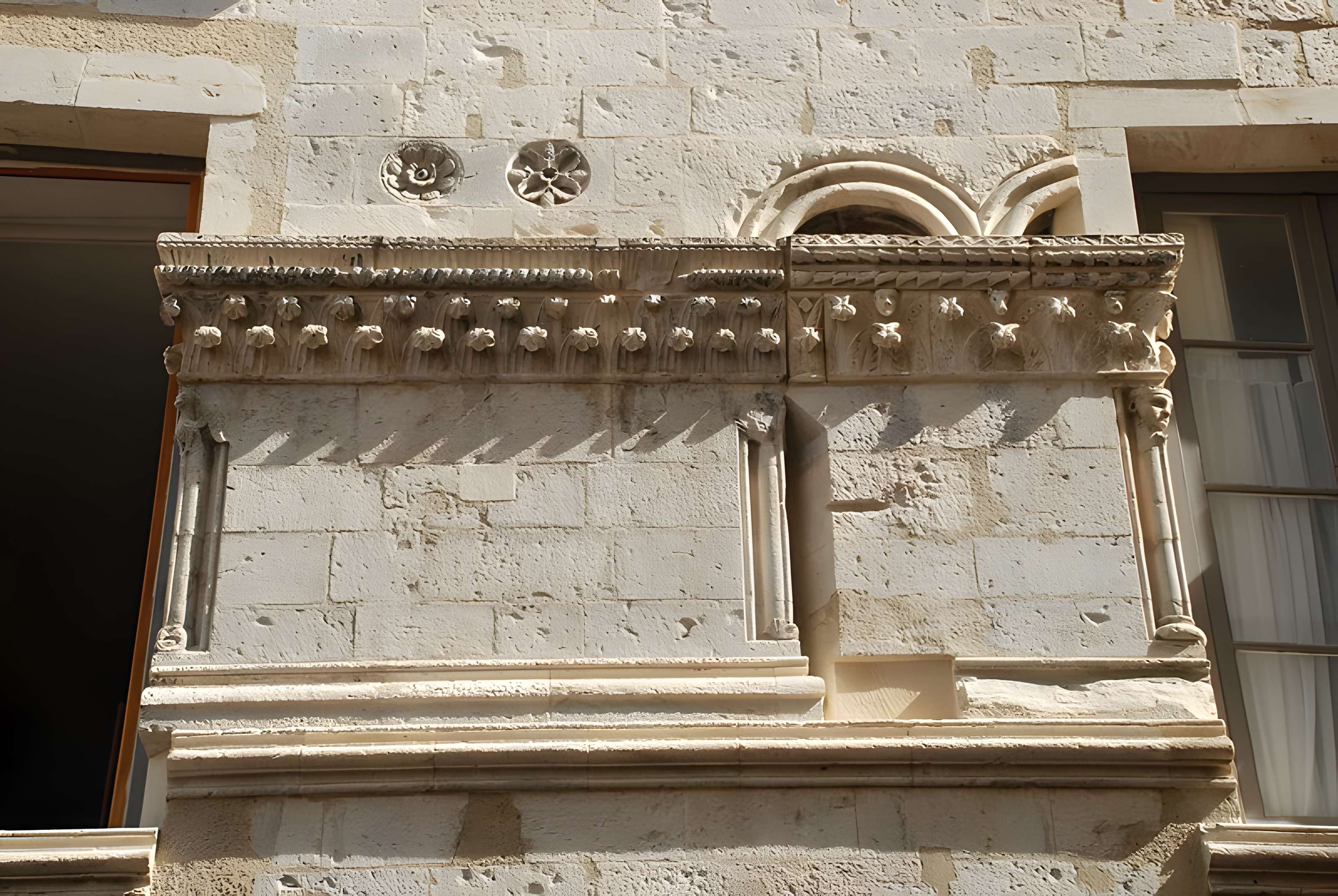 Maison romane, 1 Rue de la Madeleine à Nîmes