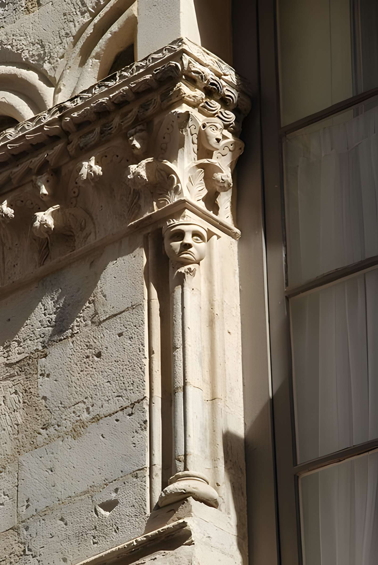 Maison romane, 1 Rue de la Madeleine à Nîmes