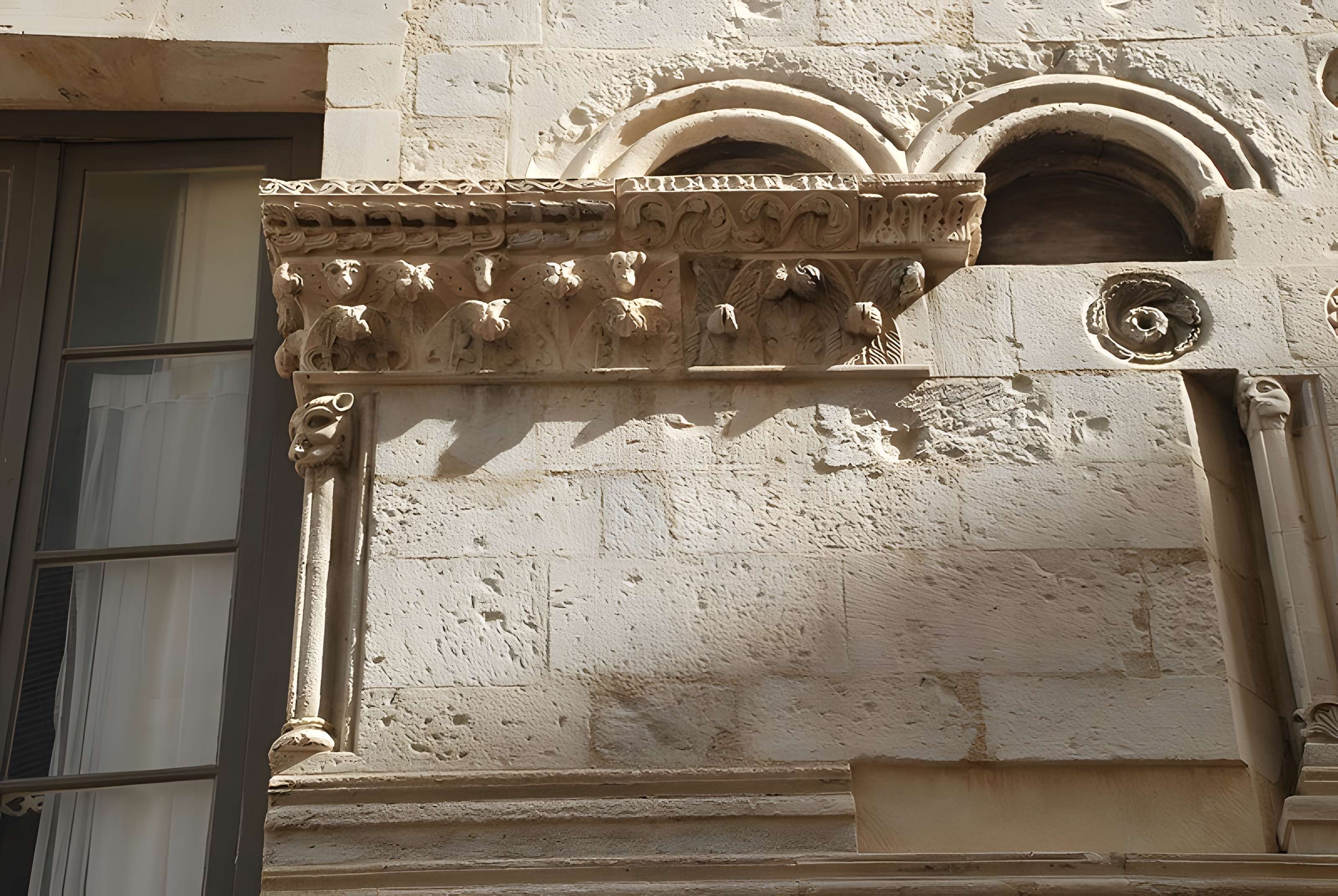 Maison romane, 1 Rue de la Madeleine à Nîmes