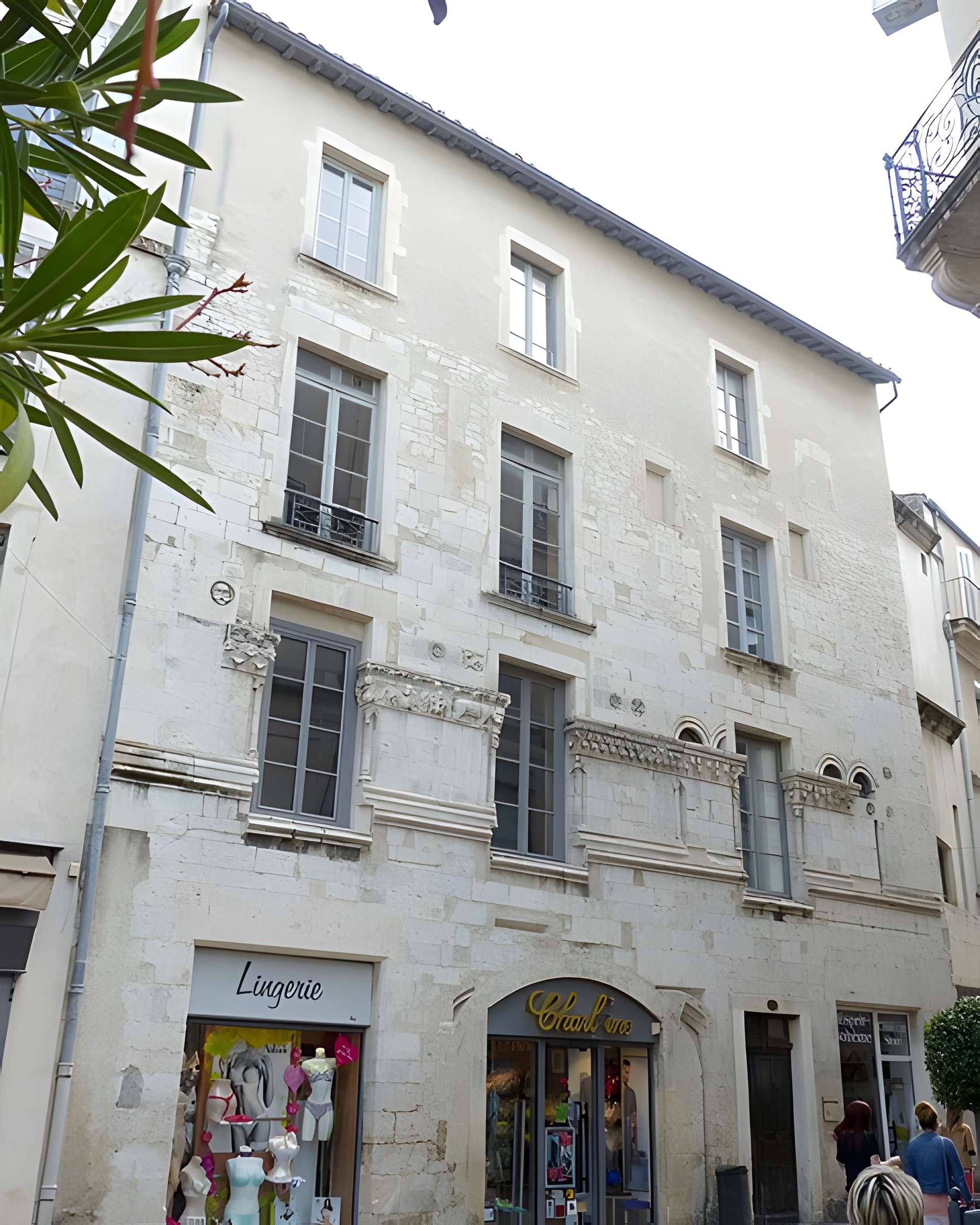 Maison romane, 1 Rue de la Madeleine à Nîmes