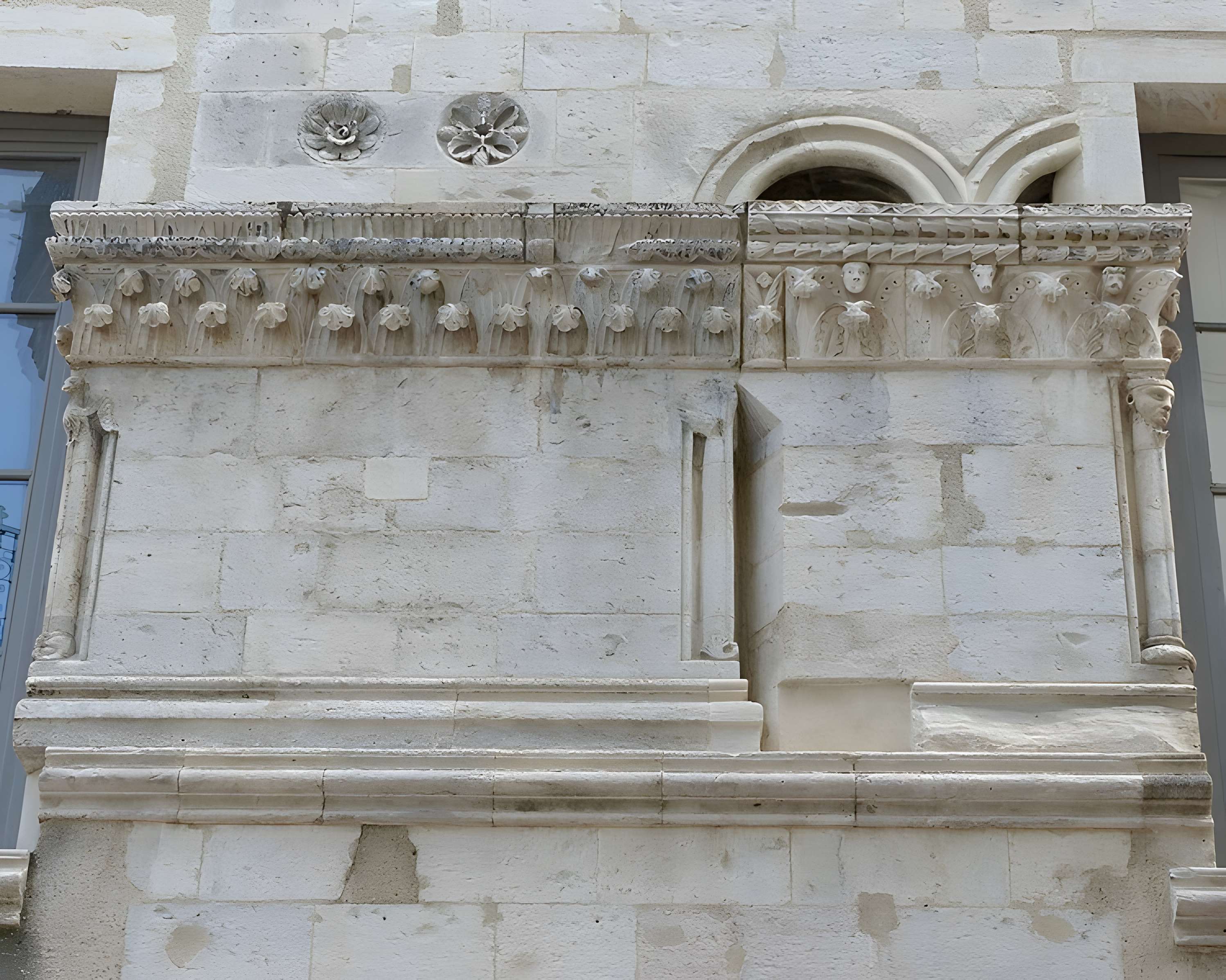 Maison romane, 1 Rue de la Madeleine à Nîmes