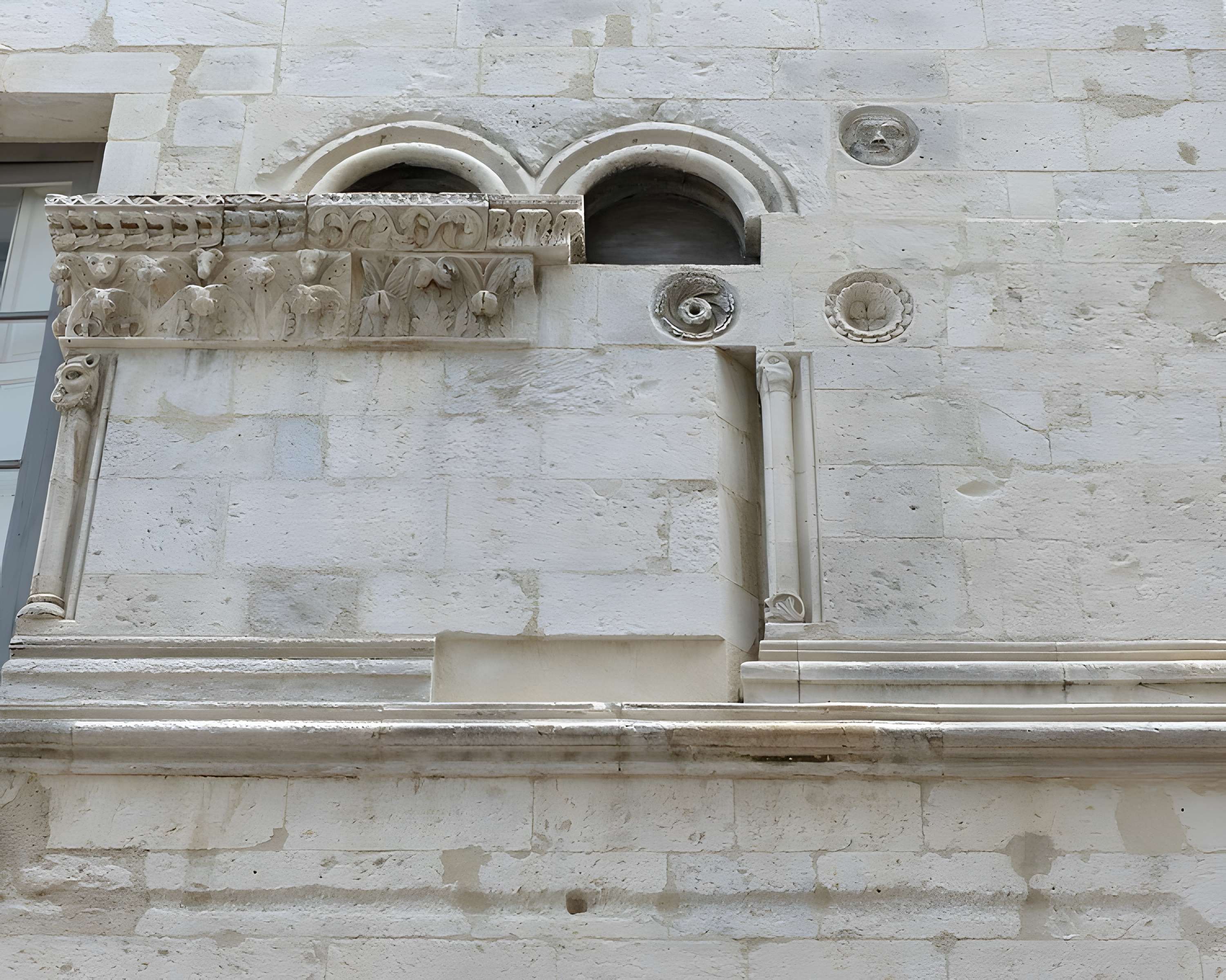 Maison romane, 1 Rue de la Madeleine à Nîmes