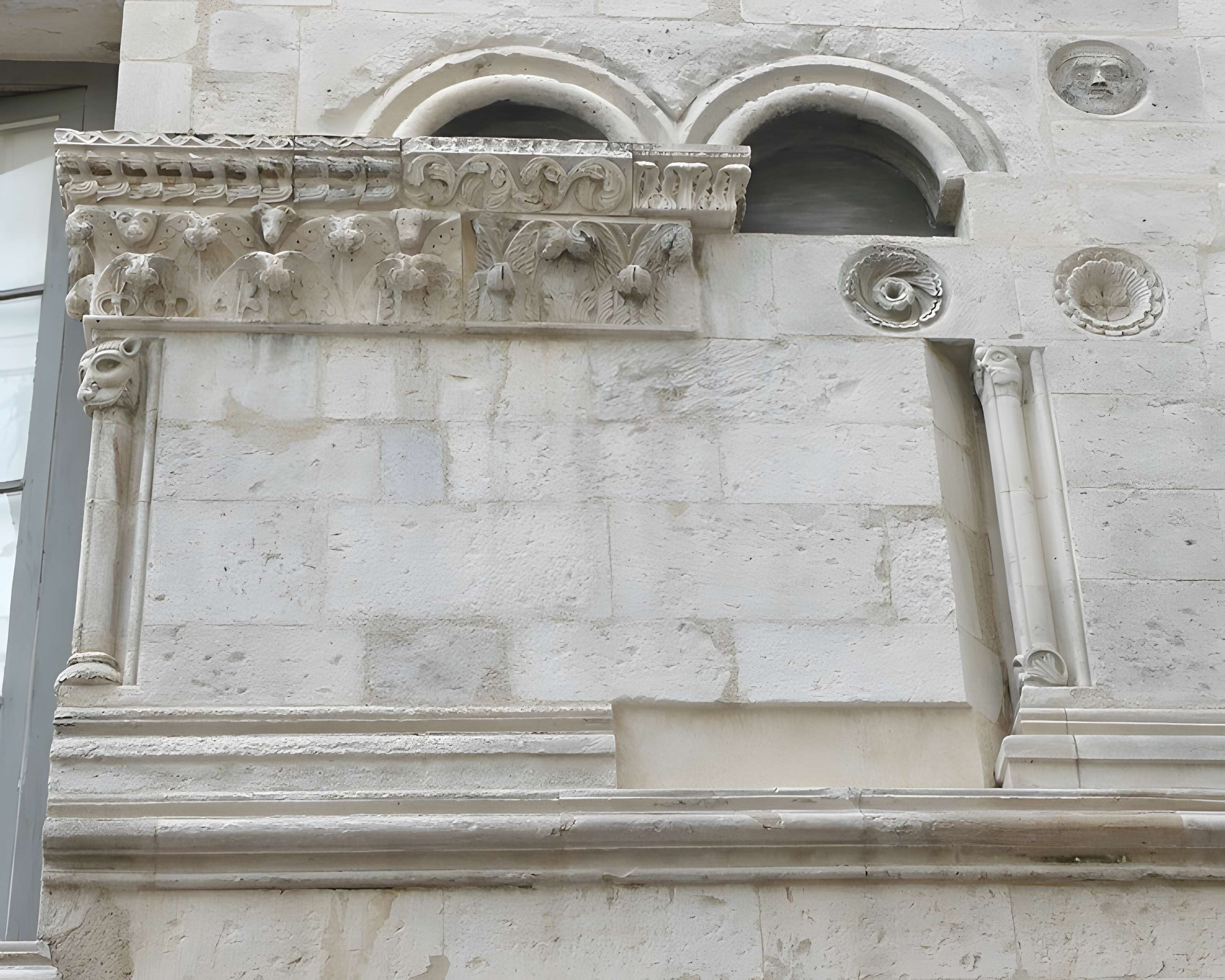 Maison romane, 1 Rue de la Madeleine à Nîmes