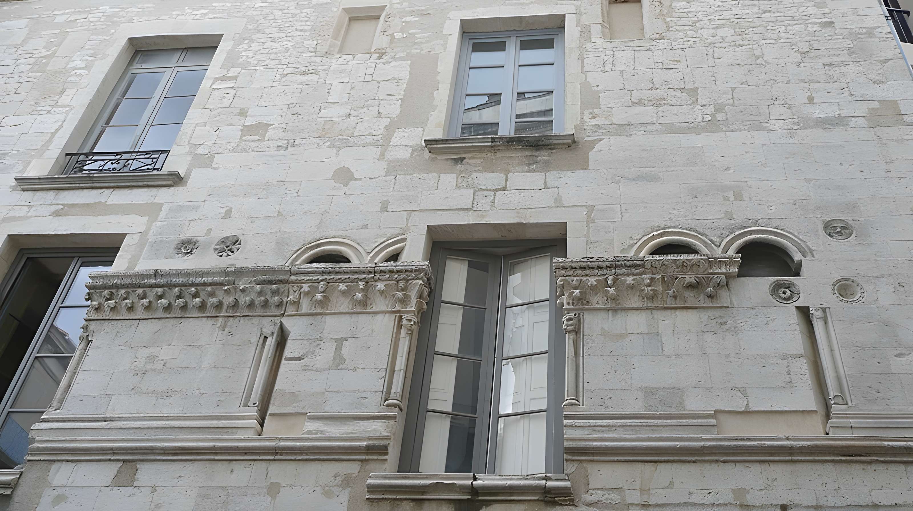Maison romane, 1 Rue de la Madeleine à Nîmes