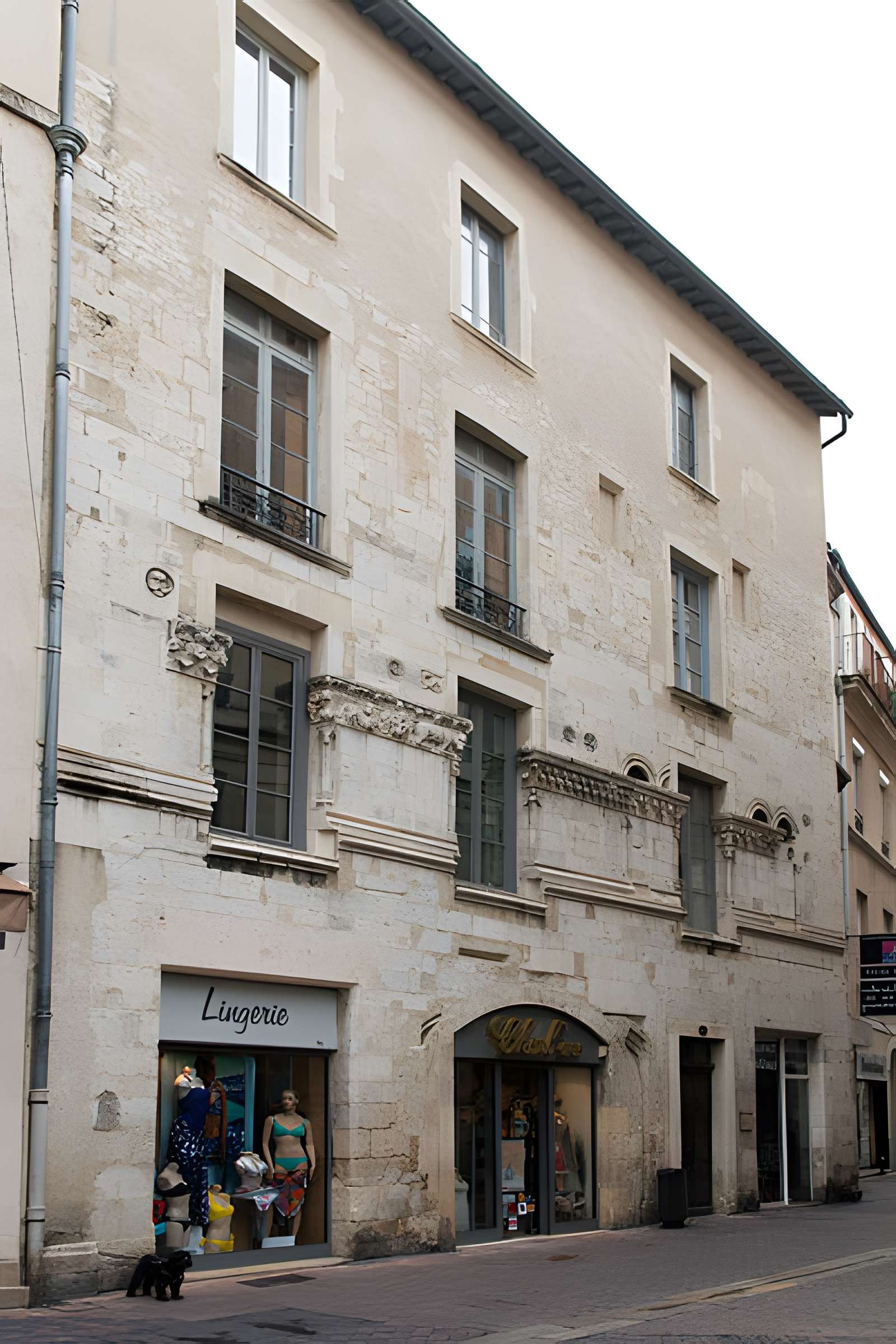 Maison romane, 1 Rue de la Madeleine à Nîmes