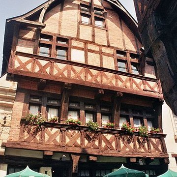 Maison rouge, 38 Rue Voltaire à Chinon