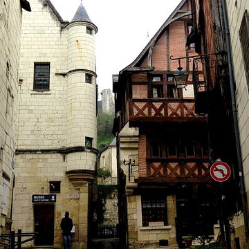 Maison rouge, 38 Rue Voltaire à Chinon
