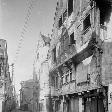 Maison rouge, 38 Rue Voltaire à Chinon