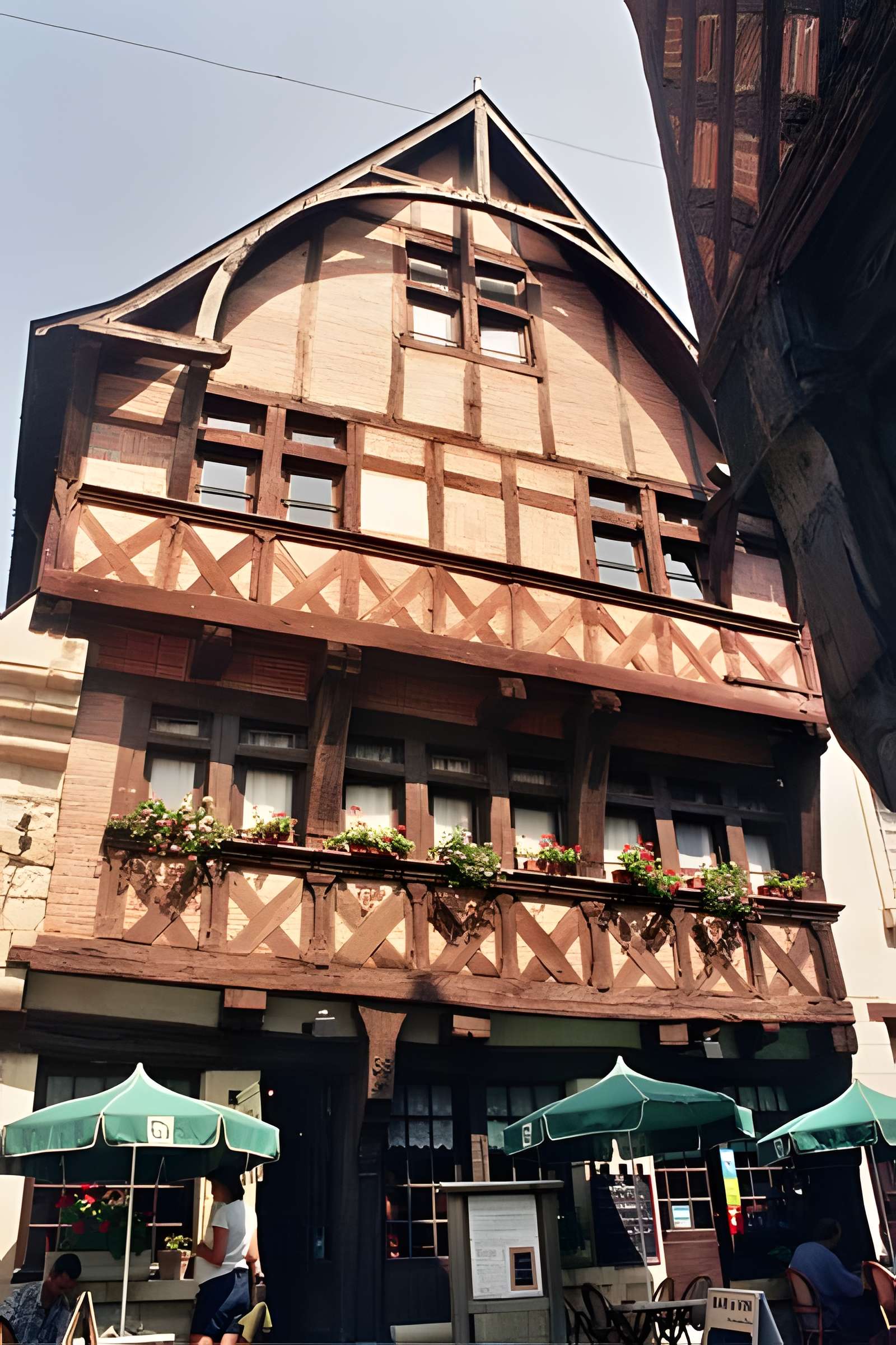 Maison rouge, 38 Rue Voltaire à Chinon