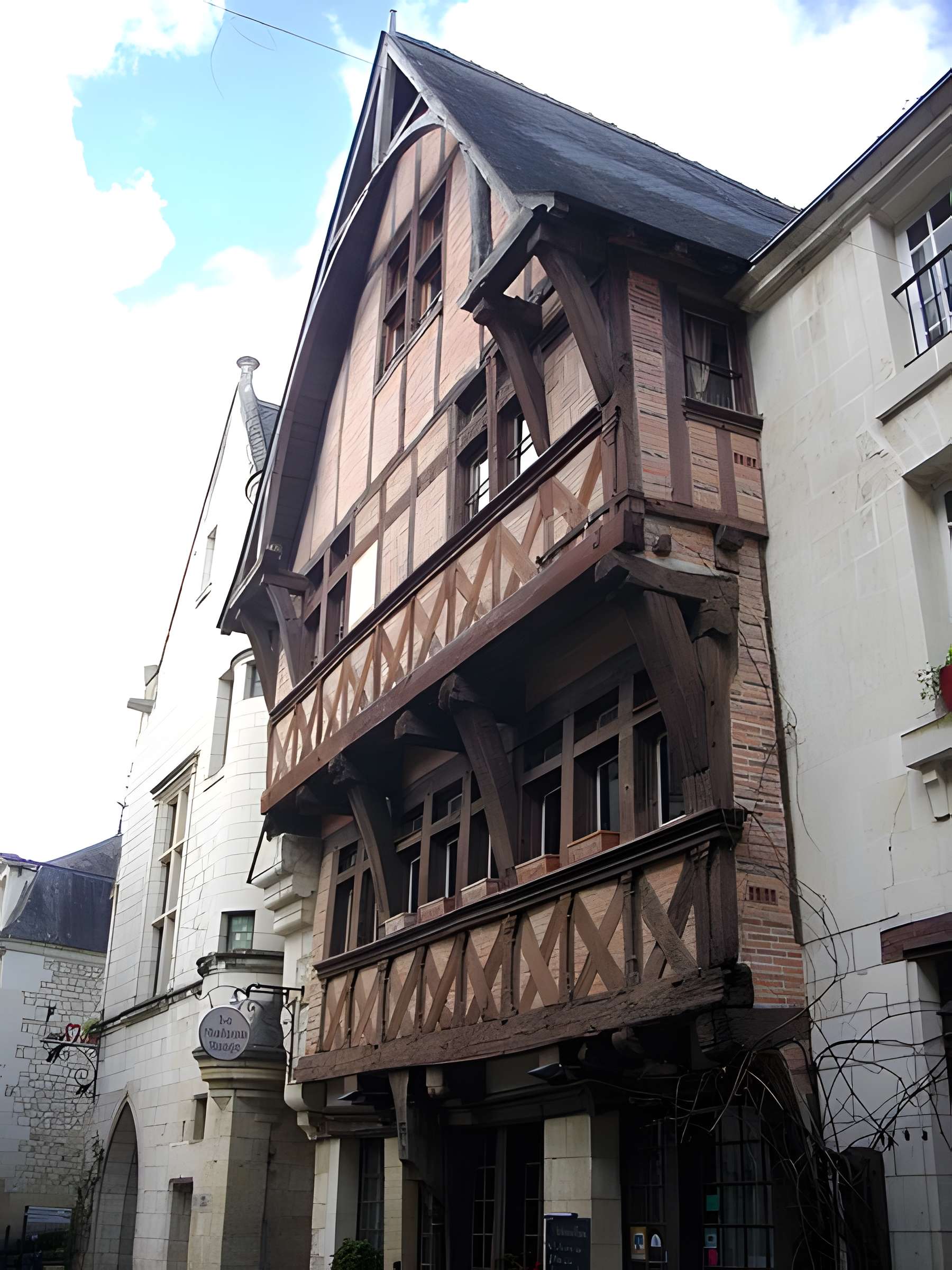 Maison rouge, 38 Rue Voltaire à Chinon