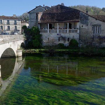 Maison voisine du pont, 1 Place Charles de Gaulle à Brantôme