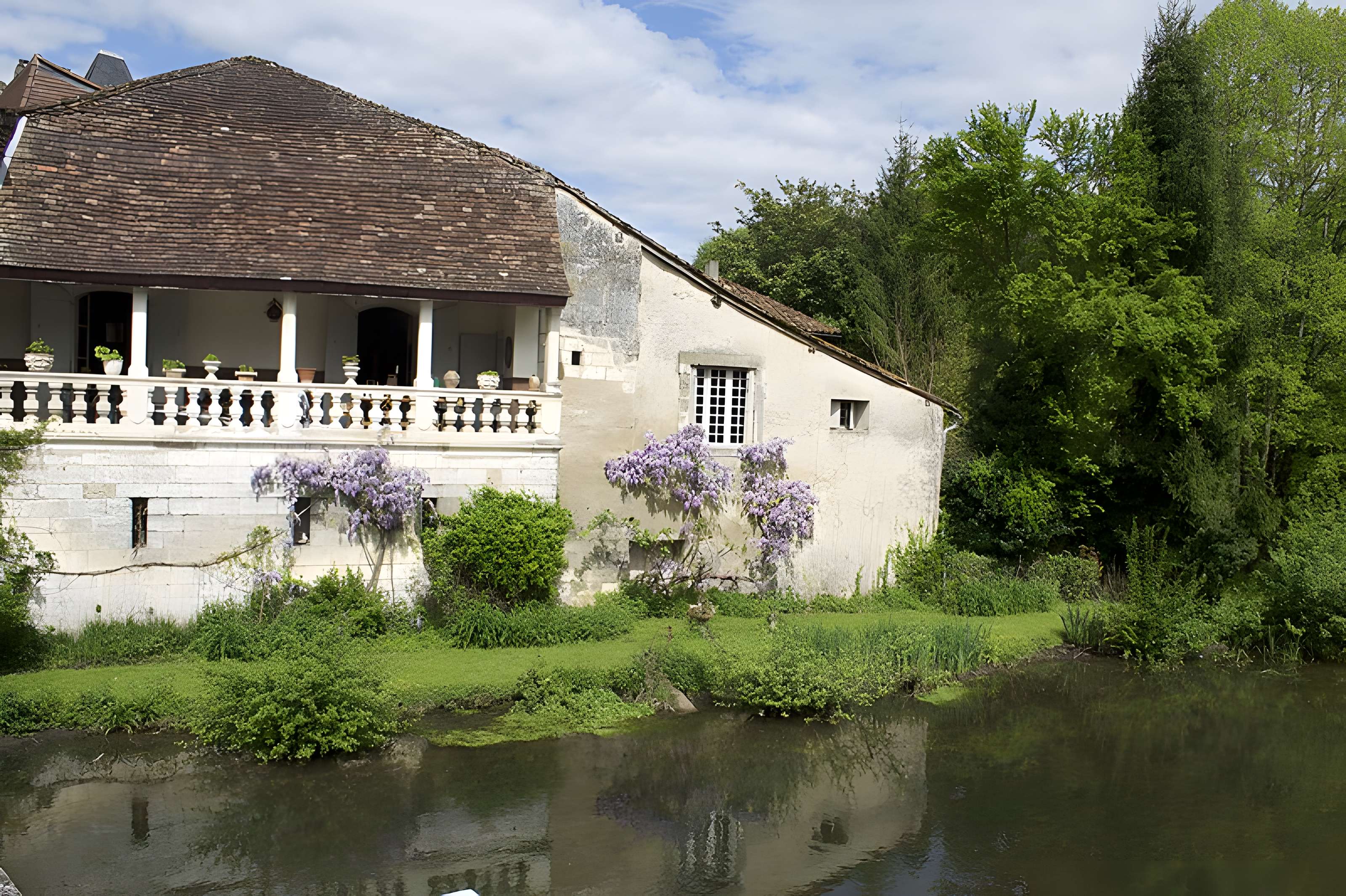 Maison voisine du pont, 1 Place Charles de Gaulle à Brantôme