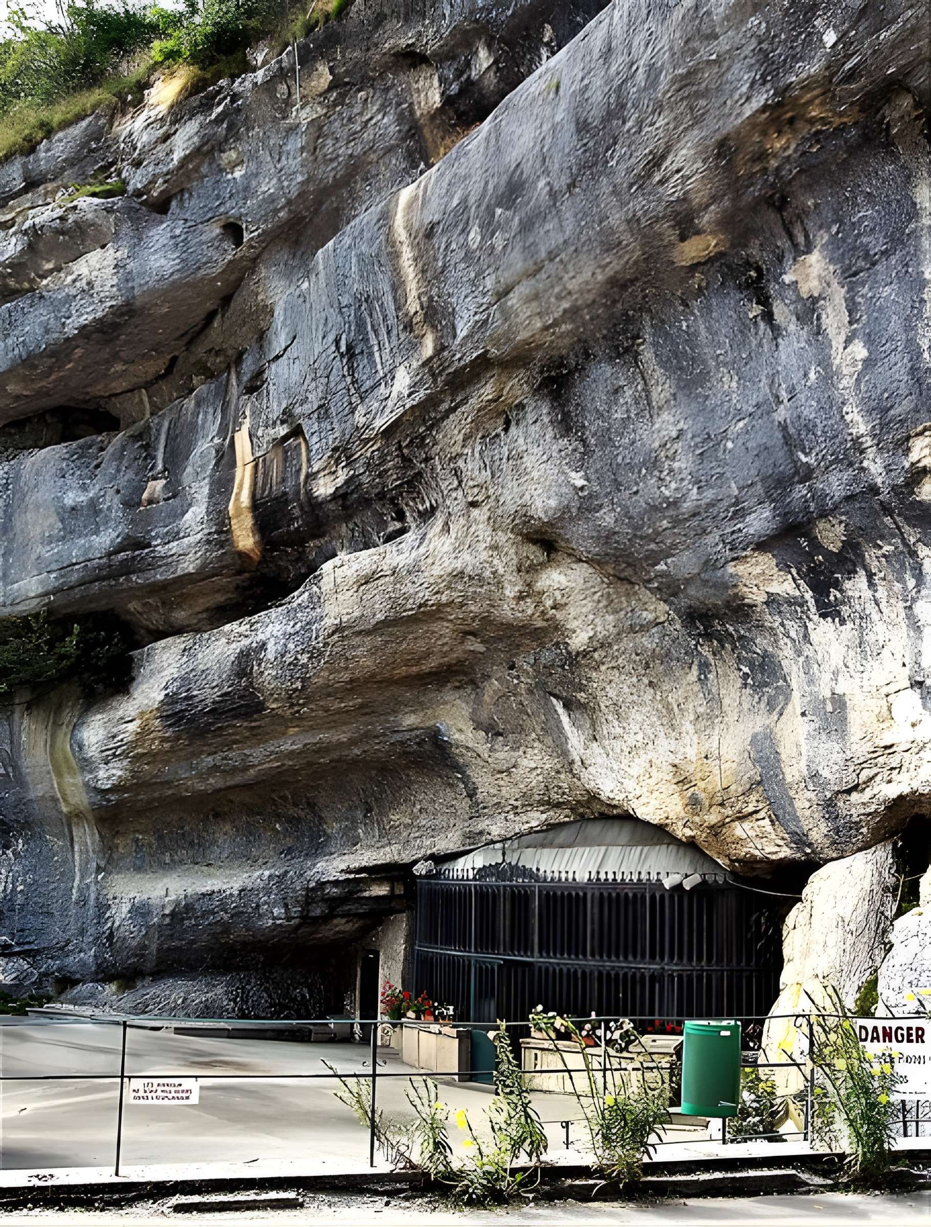 Grotte-chapelle de Remonot des Combes