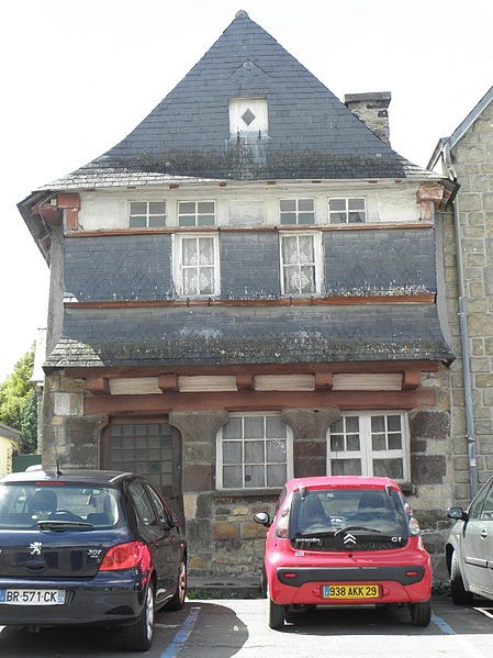 Photo de Maison, 11 Place des Fusillés-et-Résistants au Faou