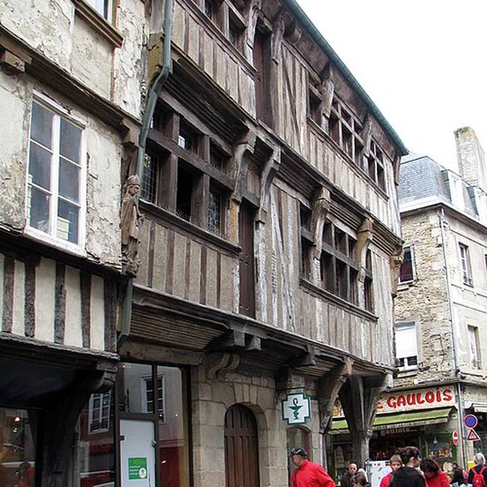 Photo de Maison à Dinan rue de lHorloge