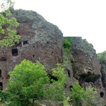 grottes de jonas a saint pierre colamine