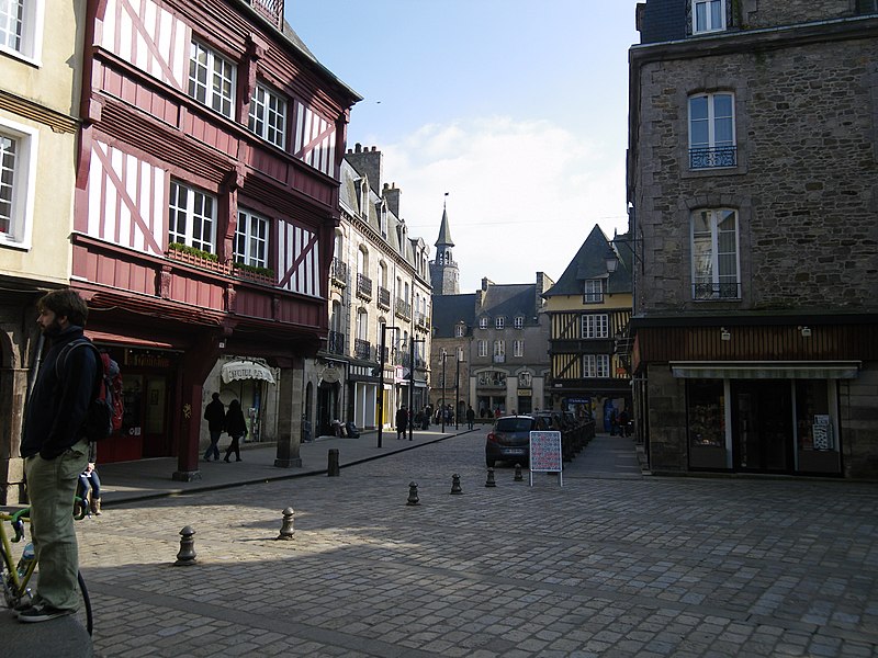 Maison, 12 Place des Cordeliers à Dinan