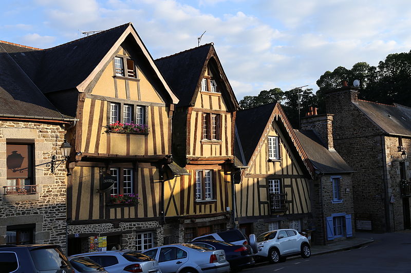 Maison, 13 Place du Marchix à Fougères