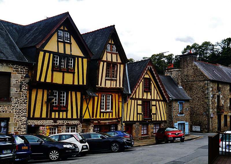 Maison, 13 Place du Marchix à Fougères